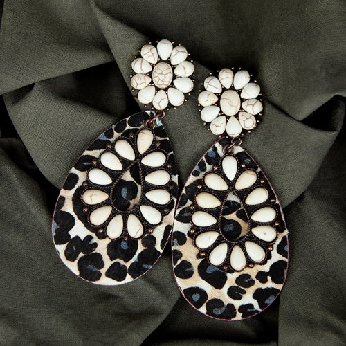 73993 Flower and leopard earrings  ivory and leopard