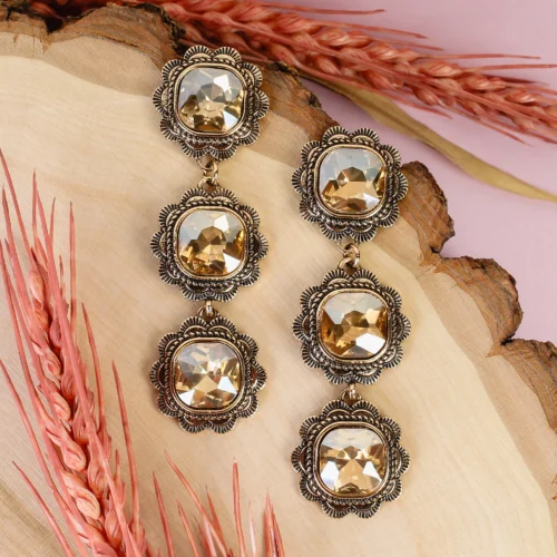 93440 Tiered crystal drop earrings gold